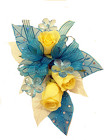 /images/P82lg.jpg P82 Three Sweetheart Rose Corsage